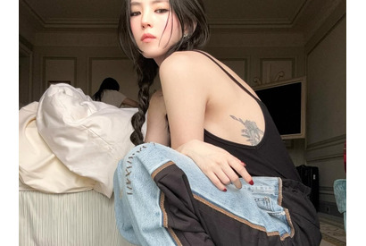 『わかっていても』本家女優ハン・ソヒ、脇下のタトゥーを覗かせる…“パリを満喫中”【PHOTO】 画像