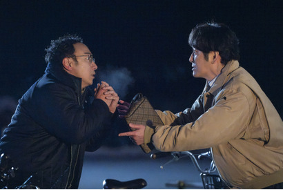 「最高」「何度観ても笑う」角田晃広“宇宙人・高橋”の温泉シーンメイキング公開「ホットスポット」 画像