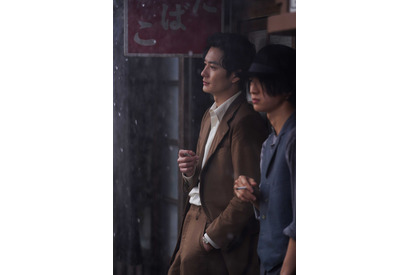 木戸大聖＆岡田将生が色気で魅せる『ゆきてかへらぬ』場面写真 画像