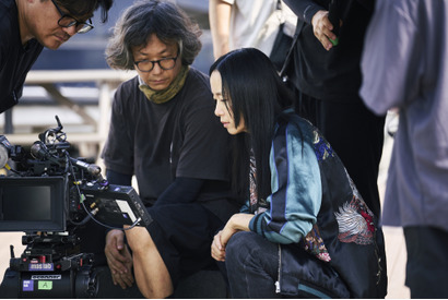 チョン・ドヨン「このような姿や感情で演技したのは初めて」『リボルバー』メイキング映像 画像