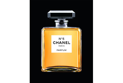 伝説的香水「N°5」を紐解くシャネル展、パリの原題美術館で開催 画像