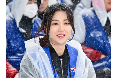 『トンイ』女優パク・ハソンが雪の中ボランティア！元気な笑顔見せて練炭運び【独占写真】 画像