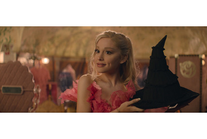 アリアナ・グランデの溢れるグリンダ愛捉える『ウィキッド』特別映像 画像