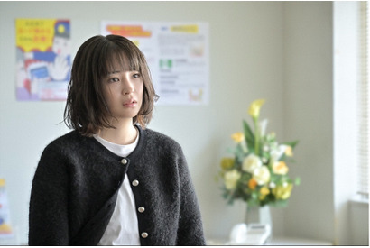 「怪しすぎるだろとは思ってたけど」カラビナのリュックの男の正体に驚きの声…「クジャクのダンス」8話 画像