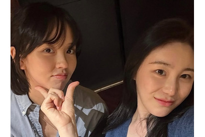 子役出身女優キム・ソヒョン、20代らしいプライベート姿にほっこり。“親友”とのツーショット【PHOTO】 画像