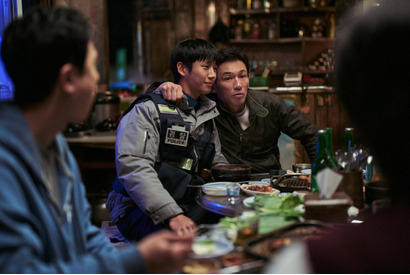 ファン・ジョンミンvsチョン・ヘインがラーメン対決！『ベテラン 凶悪犯罪捜査班』 画像