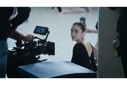 タリア・ライダーら、舞台裏の様子捉える『JOIKA 美と狂気のバレリーナ』メイキング写真 画像