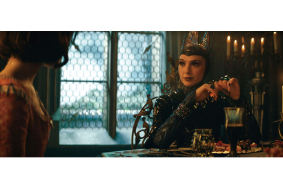 ガル・ガドット「役作りに大きな影響を与える」衣装が話題『白雪姫』メイキング映像 画像