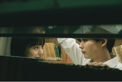 『おいしくて泣くとき』2人の秘密基地を見つける胸キュンシーン解禁 画像