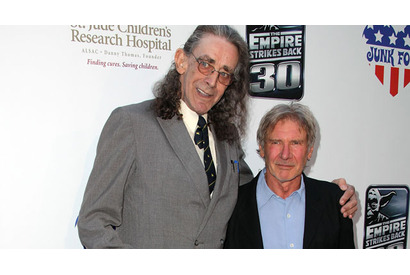 『スター・ウォーズ』チューバッカ役の俳優、ライトセーバー杖を機内に持ち込み一悶着 画像