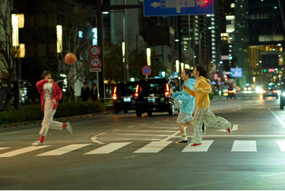 広瀬すず＆杉咲花＆清原果耶、夜の東京を駆け抜ける『片思い世界』映像公開 画像