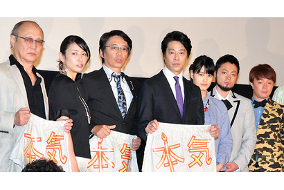 堤真一が劇中歌で歌手デビューも福田監督「お世辞にもうまいとは言えない」と酷評！ 画像