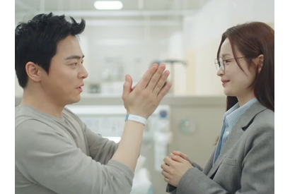 2人の恋に“異常なし”。『賢い医師生活』の「イク♡ソン」特別出演にファン歓喜！ 画像