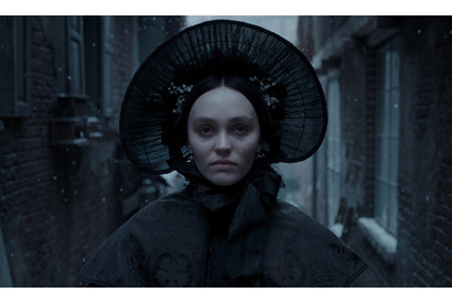 リリー＝ローズ・デップ「衣装がキャラクターの内部に入る助けに」『ノスフェラトゥ』 画像