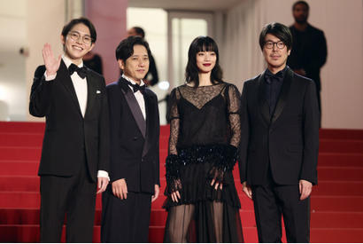 二宮和也＆小松菜奈、タキシード＆大胆なシースルーのロングドレスで登場！カンヌ国際映画祭 画像
