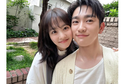 GOT7ジニョン、共演するパク・ボヨンとの密着ツーショット公開「極楽な組み合わせ」【PHOTO】 画像