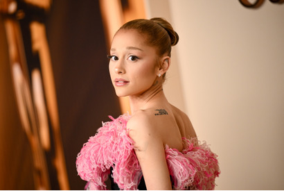 アメリカでLGBTQ+の若者支援予算の廃止に著名人が反対 アリアナ・グランデ、ペドロ・パスカルら100名が署名 画像