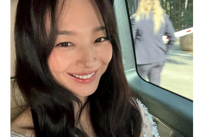 キム・ウビンも惚れ惚れ…シン・ミナの愛らしい魅力あふれる自然体ショットに反響「天使なの？」【PHOTO】 画像