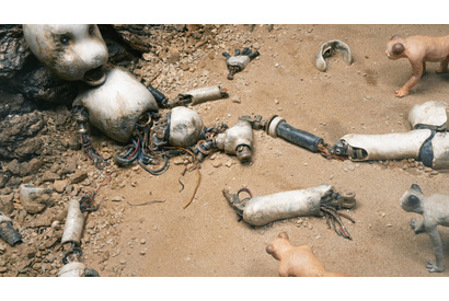 ロボットの衝撃的な姿、正体不明の物体…『JUNK WORLD』本編冒頭映像 画像