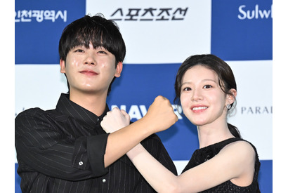 『ムービング』高校生カップルの再会に、夢のツーショットも「青龍シリーズアワード」手形刻印セレモニーの様子【独占写真】 画像