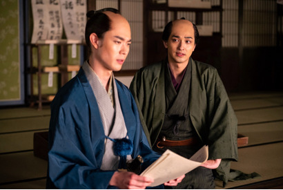 「いいコンビになれそうだったのに」横浜流星＆宮沢氷魚のオフショット公開「べらぼう～蔦重栄華乃夢噺～」 画像