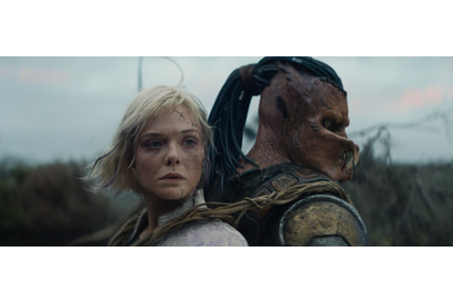 エル・ファニング“アンドロイドの少女”、プレデターと過酷な旅へ『プレデター：バッドランド』最新予告編 画像