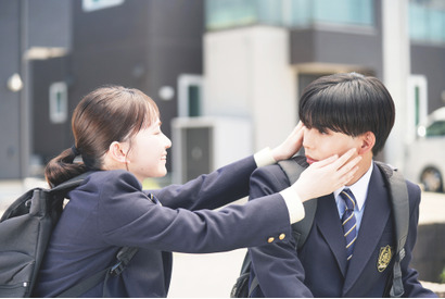 惹かれ合う2人と深まる疑念捉える…長尾謙杜＆山田杏奈『恋に至る病』場面写真 画像