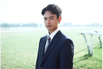 「想像以上のクオリティー」「ジョッキーカメラまで…」妻夫木聡主演「ザ・ロイヤルファミリー」初映像に期待の声続々 画像