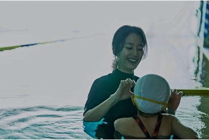 登場人物の心理を表現する空間や色彩へのこだわり『侵蝕』制作秘話 和やかメイキングカットも解禁 画像