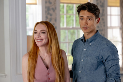 パパとママの運命の出会い？『シャッフル・フライデー』本編シーン解禁 画像