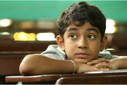 ヒットの秘密は少年とお弁当？ 豪華絢爛のダンスもスターも“なし”、異例のインド映画 画像