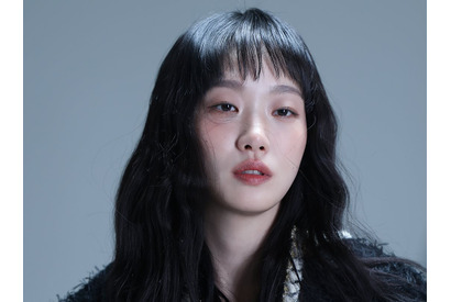 キム・ゴウンがシャネルを纏い、唯一無二のオーラを放つビハインド写真公開 画像