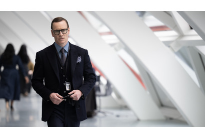 マイケル・ファスベンダーは「“静かな強さ”を」ダンヒルを着こなす『ブラックバッグ』劇中衣装展も開催 画像