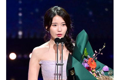 『おつかれさま』IUの受賞に母役のヨム・ヘランが感激！「自分がもらうより嬉しい」 画像