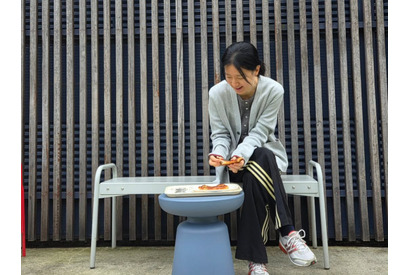 女優イ・ヨンエ、まったり休憩中のオフショット公開。飾らない姿に“ほっこり”【PHOTO】 画像