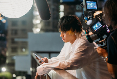 北村匠海、描かれているのは「“生きる”を託すということ」『愚か者の身分』メイキング映像 画像