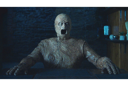 未解決事件を霊視した霊媒師が“視た”ものとは…『視える』予告編が解禁 画像