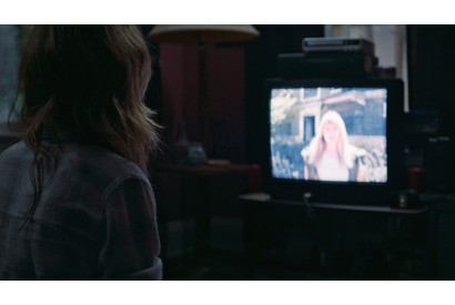 手を振る男は何者か…気鋭スタジオNEONが放つ注力作『シェルビー・オークス』追加場面写真解禁 画像