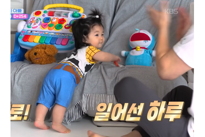 18歳年下の日本人女性と結婚した俳優シム・ヒョンタク、自力で立った愛息に感無量「育児が無駄ではなかった」 画像