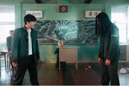 水上恒司”桜” vs JUNON”杉下”教室での激闘シーン振り返る『WIND BREAKER／ウィンドブレイカー』特別映像 画像