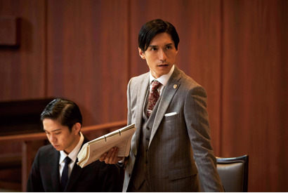 錦戸亮“弁護士”が無罪を主張…実際に起こった事件を基にした『ブルーボーイ事件』本編映像 画像