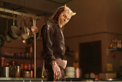 前作の恐怖は序章に過ぎなかった…殺人鬼“グラバー”が襲い掛かる！『ブラックフォン ２』本編映像 画像