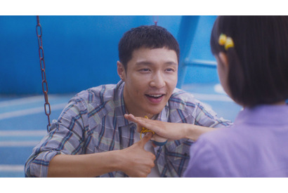 耳の聞こえない父と7歳の娘に立ちはだかる試練を切り取る『愛がきこえる』場面写真 画像