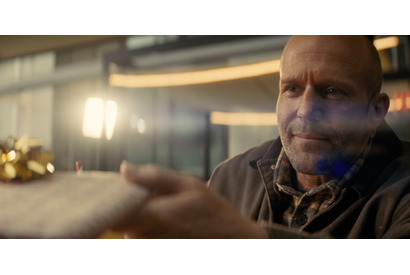 実の父親そっくり!? 娘役が語る、ジェイソン・ステイサム“父の顔”『ワーキングマン』愛娘との心温まる場面カット 画像