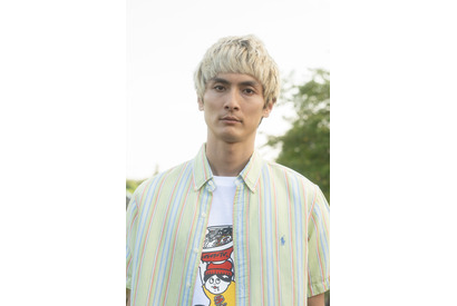 高良健吾、謎だらけの男を演じる「俺たちバッドバーバーズ」予告編　「ベイビーわるきゅーれ」再放送も 画像