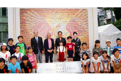 水谷豊＆伊藤蘭、神戸で“フェニックスモザイクアート”に大興奮 画像