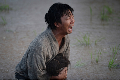 「3年ぶりの戦国大河を感じている」襲撃シーンに衝撃受ける視聴者続出、“戦国大河”トレンド入りも…「豊臣兄弟！」2話 画像