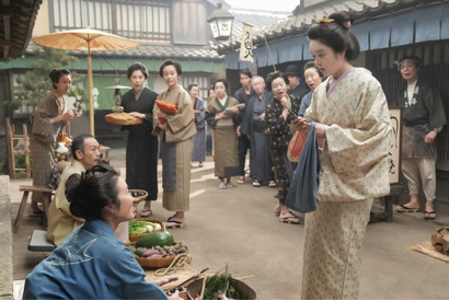 「ばけばけ」第77回あらすじ・場面写真　日本滞在記完成パーティの翌日、買い物に出かけたトキは町の様子に衝撃を受ける…1月20日放送 画像