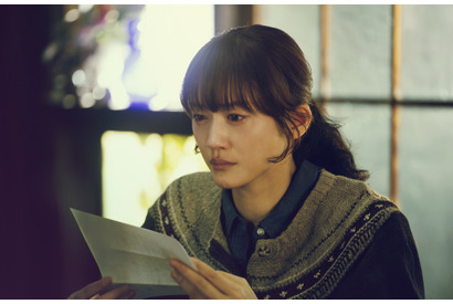 綾瀬はるか＆妻夫木聡ら実力派俳優陣のエモーショナルな瞬間を切り取る『人はなぜラブレターを書くのか』場面写真 画像