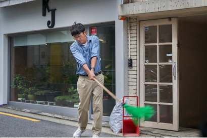 ハ・ジョンウと接待ゴルフを学ぼう！『ロビー！　4000億円を懸けた仁義なき18ホール』特別映像 画像